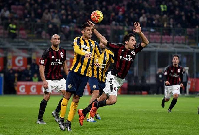 Soi kèo góc Hellas Verona vs AC Milan, 2h45 ngày 21/12