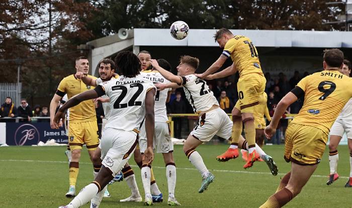Nhận định, soi kèo Farnham Town vs Sutton United, 18h30 ngày 11/10: Sáng cửa dưới