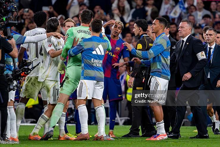 Barca sinh biến hậu Siêu kinh điển, Raphinha thẳng thừng chỉ trích Yamal