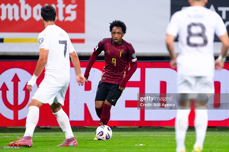 Barca nên giữ Rashford hay chiêu mộ "viên ngọc Bỉ" Malick Fofana?