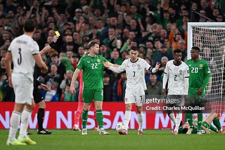Ronaldo cả giận mất khôn: 40 tuổi hành xử như trẻ mới lớn, Bồ Đào Nha coi chừng thảm họa