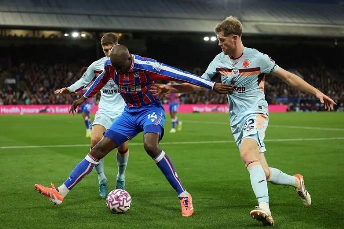 Siêu máy tính dự đoán Crystal Palace vs AZ Alkmaar, 3h00 ngày 7/11 - Ảnh 1