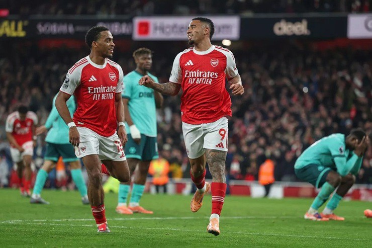 Arsenal sống bằng hơi thở Saka, báo động hàng công thiếu sắc bén