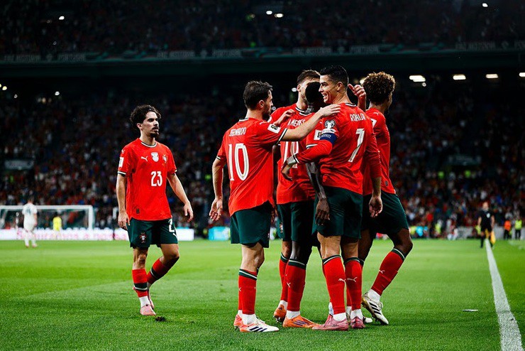 Bốc thăm World Cup: Bồ Đào Nha dễ tái ngộ 2 đối thủ từng khiến Ronaldo bật khóc