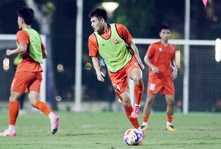 U23 Việt Nam khẩn trương rèn "vũ khí" đấu Lào, Phi Hoàng quyết “săn” vàng lần thứ 2