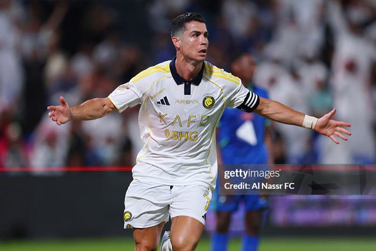 Đội Fabregas mơ mộng có Ronaldo, CR7 bỏ 700 triệu USD ở Ả Rập trở lại châu Âu?