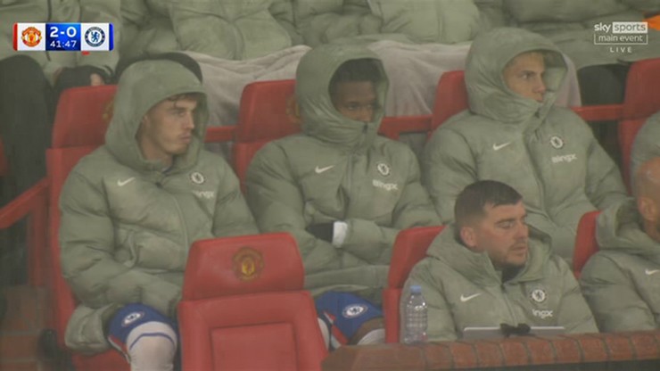 Sanchez nhận thẻ đỏ nhanh nhất lịch sử Chelsea, Palmer nổi cáu vì "vạ lây"