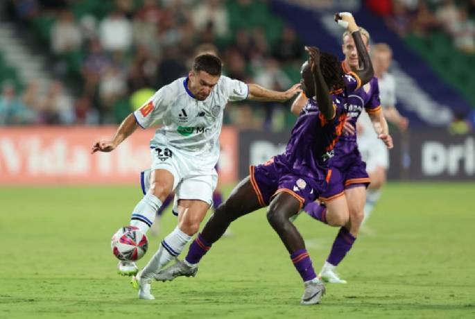 Soi kèo góc Perth Glory vs Auckland, 17h45 ngày 31/01