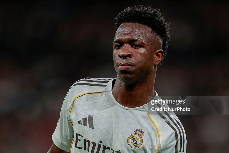 Chelsea hỏi mua Vinicius giá 150 triệu euro, "tướng" mới được tặng quà khủng