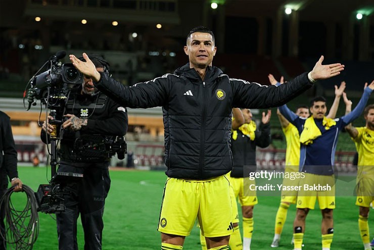 Ronaldo ghi bàn cán mốc vĩ đại nhất Al Nassr, buồn thiu vì bị thay ra sớm