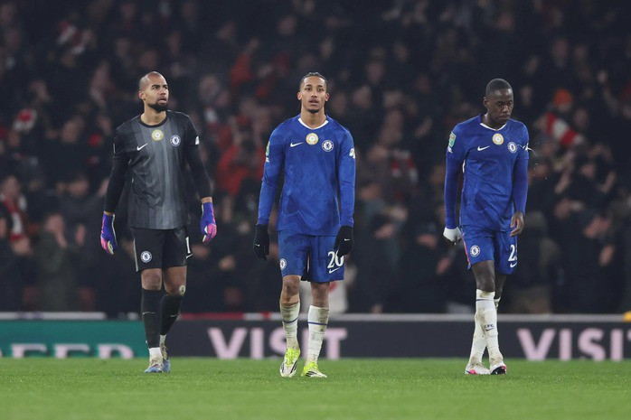 HLV Chelsea bị chỉ trích vì không dám mạo hiểm trước Arsenal
