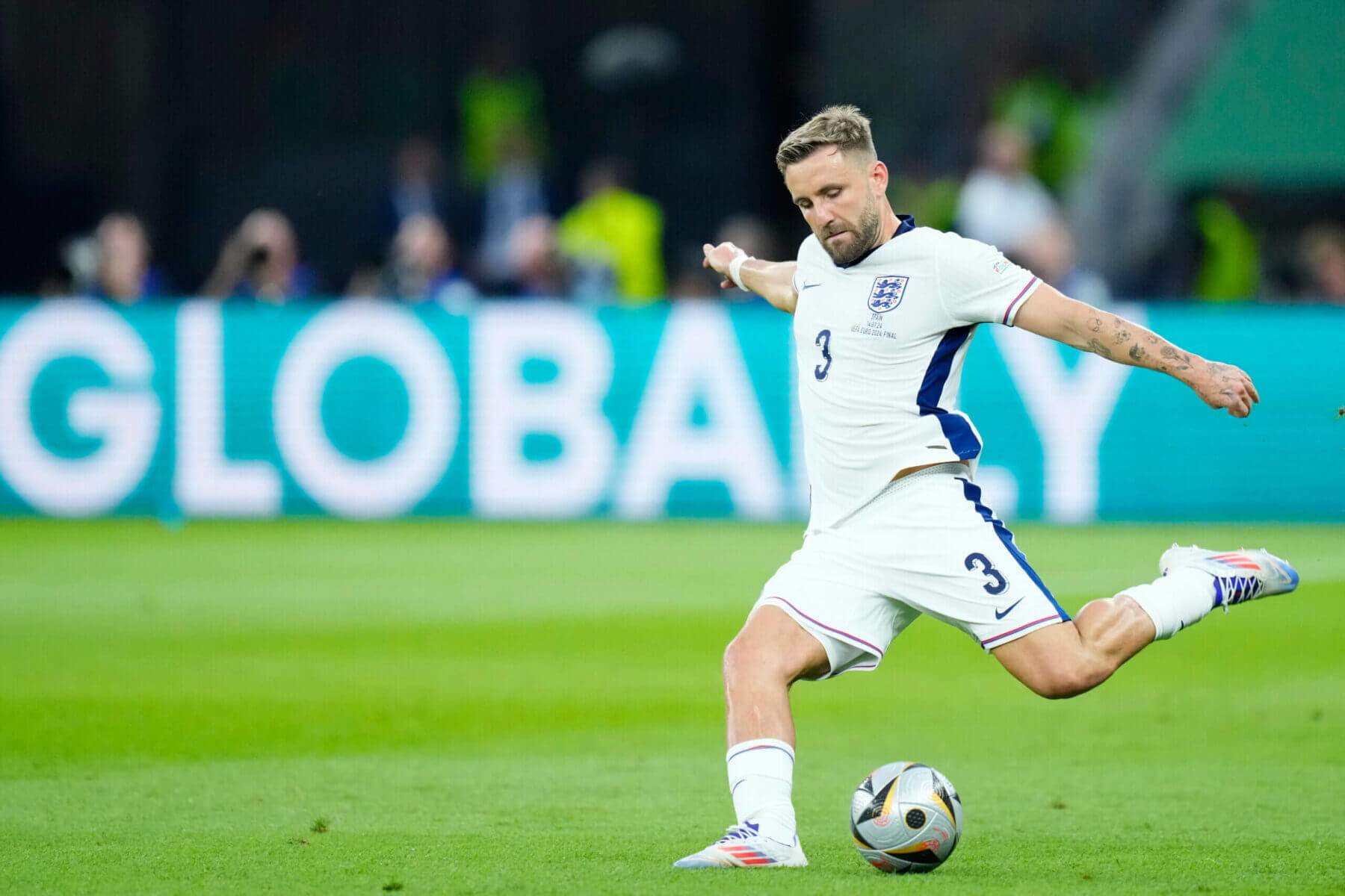 Luke Shaw sáng cửa dự World Cup 2026, thống kê khiến tất cả ngỡ ngàng