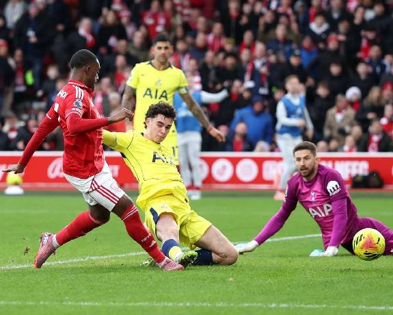 Siêu máy tính dự đoán Tottenham vs Nottingham, 21h15 ngày 22/3