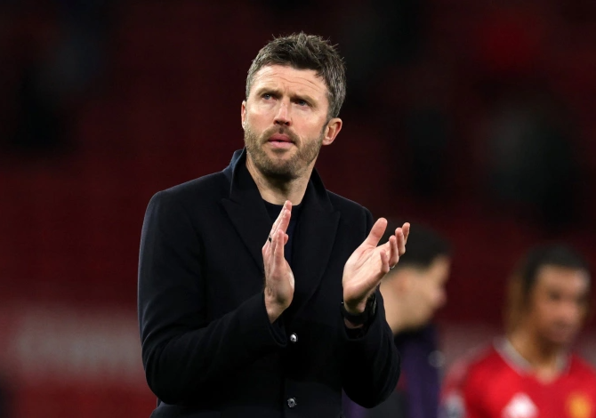 Carrick: 'Thẻ đỏ cho Lisandro là điều nực cười'
