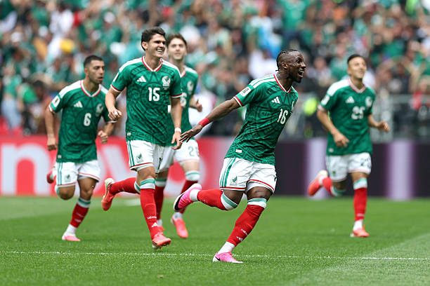 4 mảng sáng tối sau trận thắng bão táp của Mexico
