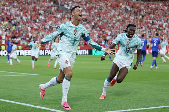 Bồ Đào Nha hạ Croatia: Ronaldo ''viết sử'' - Đoạn kết buồn cho Modric